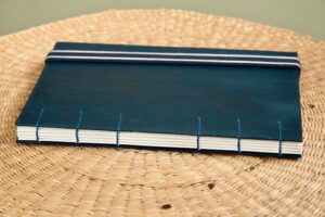 Handgemaakt notitieboekje A5 business blue mét rekker